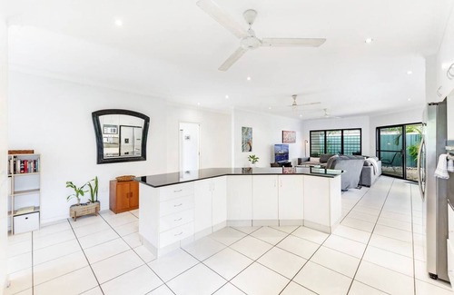 Woolner Casa | Ah Mat Bungalow Tropical Darwin Stay with Pool