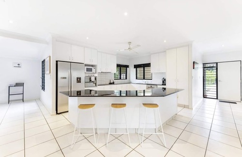 Woolner Casa | Ah Mat Bungalow Tropical Darwin Stay with Pool