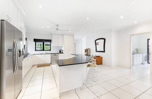 Woolner Casa | Ah Mat Bungalow Tropical Darwin Stay with Pool