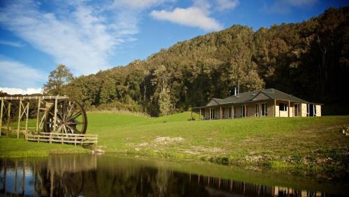 Totara Flat Cabina | Ahaura Lodge & Waterwheel Farm Stay