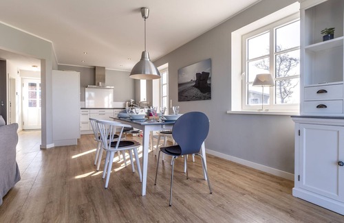 Tating Casa | Ahoi - Wunderschönes Reetdachhaus mit Tollem Ausblick!