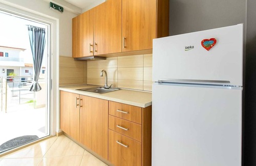 Vrasna Apartamento | Aigli Garden Retreat, Cozy Escape Close to the Sea