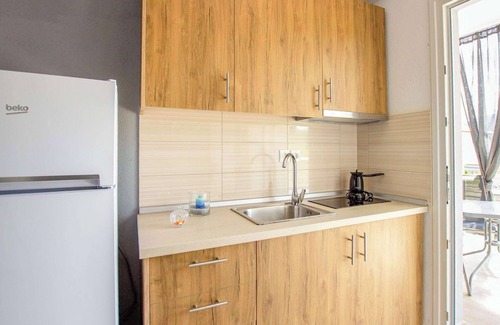 Vrasna Apartamento | Aigli Garden Retreat, Cozy Escape Close to the Sea