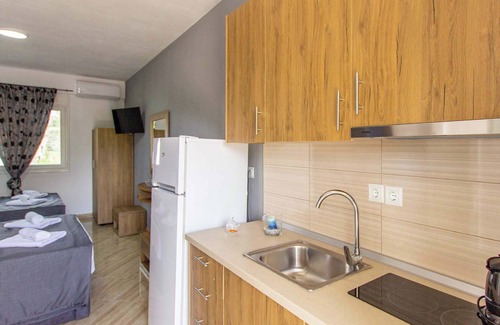 Vrasna Apartamento | Aigli Garden Retreat, Cozy Escape Close to the Sea