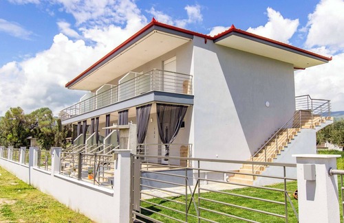 Vrasna Apartamento | Aigli Garden Retreat, Cozy Escape Close to the Sea