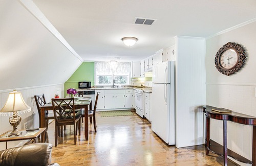 Aiken Apartamento | Aiken Apt w/ Garden-View Balcony: Half-Mi to Dtwn!