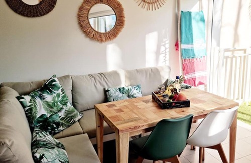 Pointe de la verdure Apartamento | "Aimé Gwada", appartement à 40m de la plage, Rez-de-jardin tropical