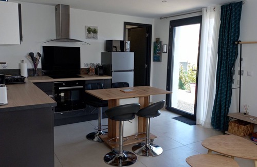 Saint-Cezaire-sur-Siagne Casa | AIR-CONDITIONED SELF-CONTAINED APARTMENT WITH PRIVATE GARDEN, RELAXATION AREA AND JACUZZI.