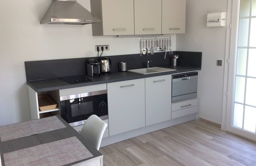 Villeneuve-les-Avignon Apartamento | Estudio con aire acondicionado y un pequeño y encantador jardín en Villeneuve les Avignon