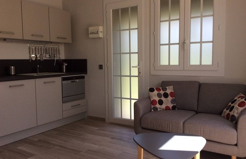 Villeneuve-les-Avignon Apartamento | Estudio con aire acondicionado y un pequeño y encantador jardín en Villeneuve les Avignon