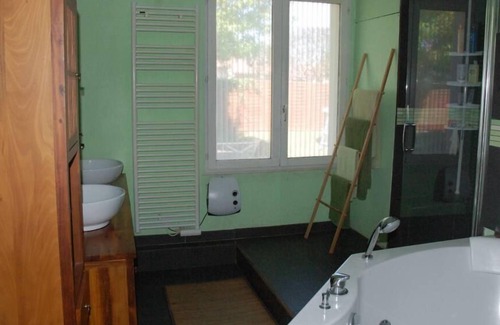 Saint-Medard-d'Eyrans Casa | Casa climatizada con piscina y amplio jardín cerca de viñedos 15min Burdeos