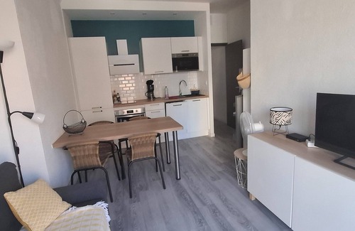 La Jetee Apartamento | Air-conditioned apartment 2 steps from the beach. Covered parking space