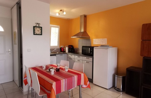 Laroque-des-Alberes Casa | Air-conditioned gîte with shared pool near Argelès sur Mer