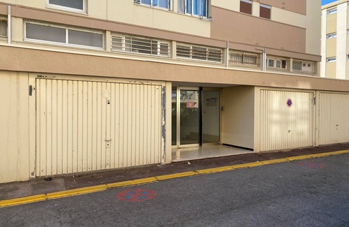 Balaruc-les-Bains Apartamento | Apartamento con aire acondicionado cerca de los baños termales con balcón
