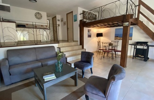 Pietracorbara Apartamento | Ofertas de alquiler de apartamentos con aire acondicionado LOFT, sitio tranquilo, playa de 1 km