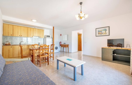 Cala Ferrera Apartamento | Apartamento con aire acondicionado, piscina, Wi-Fi, balcón y cerca de la playa.