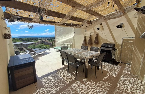 Lagnes Apartamento | Air-conditioned apartment with terrace overlooking the Luberon