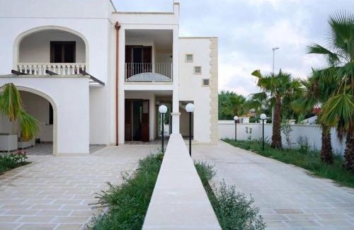 Roca Vecchia Apartamento | Air-conditioned Apartment Near The Beach With Spacious Balcony & Garden; Pets