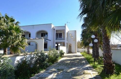 Roca Vecchia Apartamento | Air-conditioned Apartment Near The Beach With Spacious Balcony & Garden; Pets