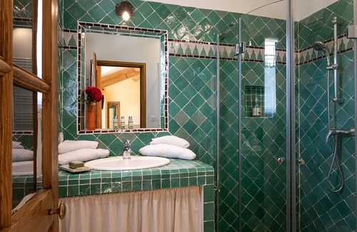 Grans Cama Y Desayuno | Air-conditioned B&B Provence Quiet Countryside Swimming pool Private SPA