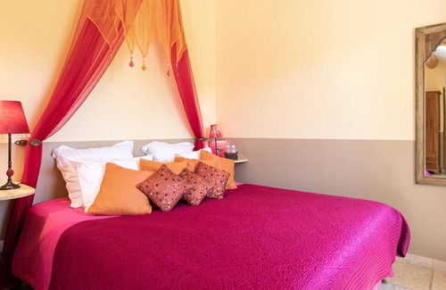 Grans Cama Y Desayuno | Air-conditioned B&B Provence Quiet Countryside Swimming pool Private SPA