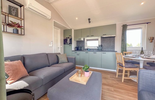 Municipality of Stichtse Vecht Alquiler De Eote | Air-conditioned chalet with waterside terrace