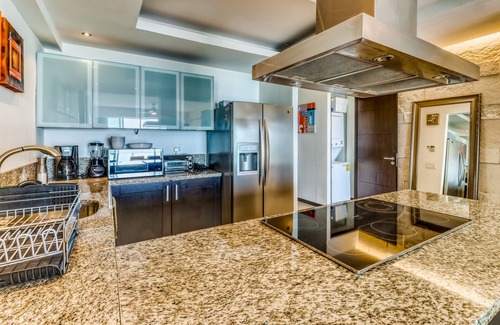 Cancún Apartamento | Air-conditioned condo w/ lovely ocean views, beach access, shared pools
