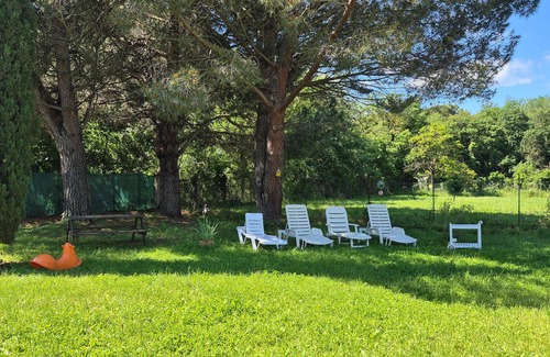 Palau-del-Vidre Villa | Villa climatizada con gran jardín, se admiten mascotas