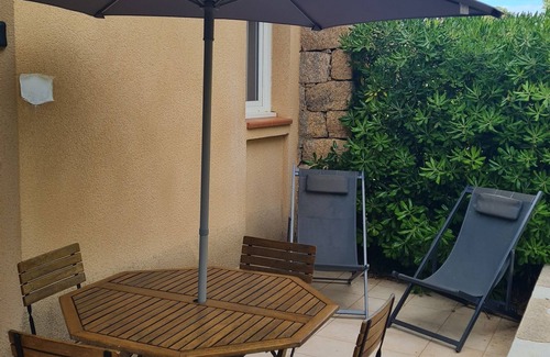 Serra-di-Ferro Apartamento | Air-conditioned apartment on one level in a residence ***pool, mini golf, sea ..