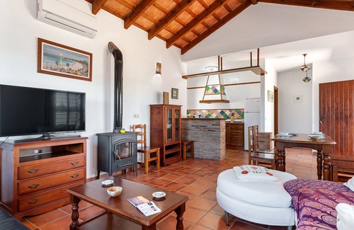 Zahora Casa | Casa de vacaciones con aire acondicionado, patio, piscina, Wi-Fi y césped