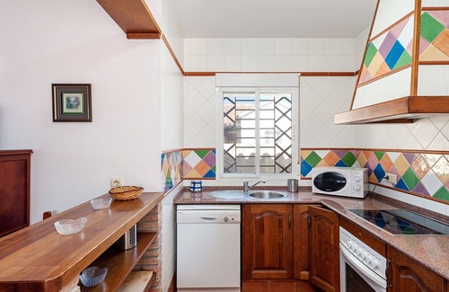 Zahora Casa | Casa de vacaciones con aire acondicionado, patio, piscina, Wi-Fi y césped