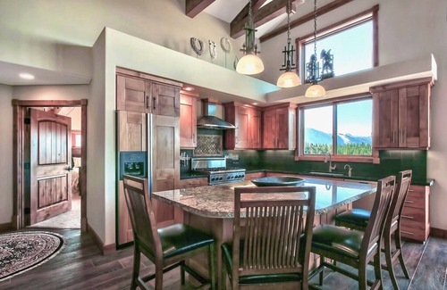 Zephyr Cove Casa | Alquiler de lujo moderno con aire acondicionado y aire acondicionado y vistas al lago Tahoe + Jacuzzi (P