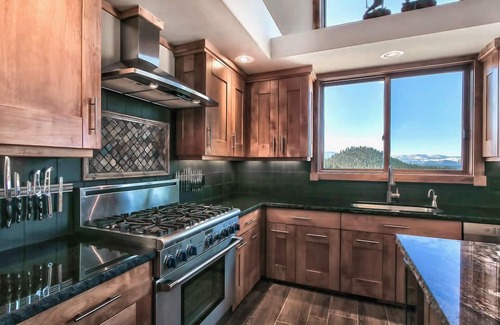 Zephyr Cove Casa | Alquiler de lujo moderno con aire acondicionado y aire acondicionado y vistas al lago Tahoe + Jacuzzi (P