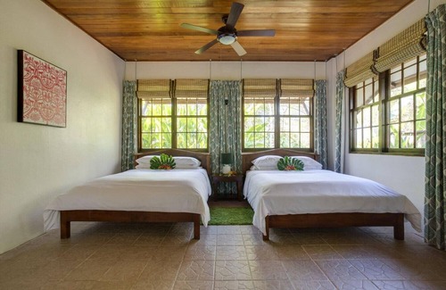 Negroman Complejo | Air-Conditioned Premium Room w/ Private Bathroom & Porch - Near Treehouse Bar