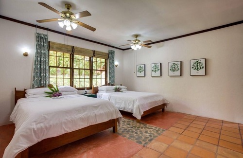 Negroman Complejo | Air-Conditioned Premium Room w/ Private Bathroom & Porch - Near Treehouse Bar
