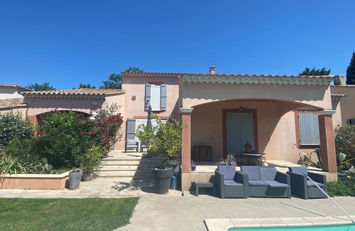 Barbentane Casa | Air-conditioned room in spacious villa with swimming pool