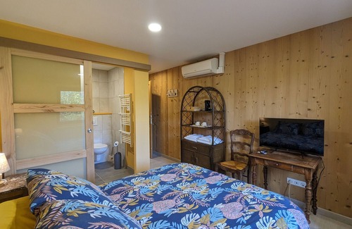 Rehaupal Cama Y Desayuno | Habitación con aire acondicionado y baño privado, acceso al jardín