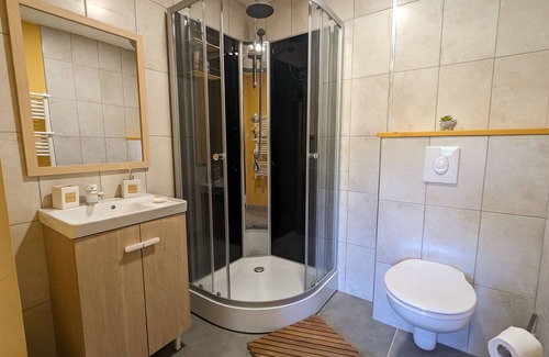 Rehaupal Cama Y Desayuno | Habitación con aire acondicionado y baño privado, acceso al jardín