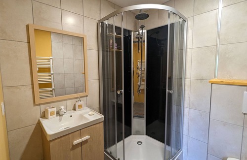 Rehaupal Cama Y Desayuno | Habitación con aire acondicionado y baño privado, acceso al jardín