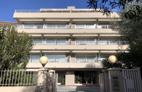 Saint-Raphael Apartamento | Estudio con aire acondicionado cerca de la playa y tiendas, balcón, aparcamiento, ropa y wifi