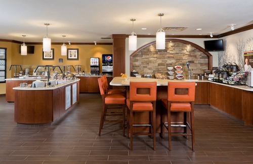 North Wales Condominio | Air-Conditioned Suite | Gym, Indoor Pool