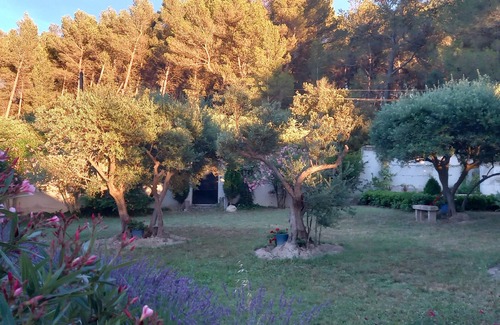 Barbentane Casa | Air-conditioned villa on edge of forest, 15 minutes from Avignon, heated pool.