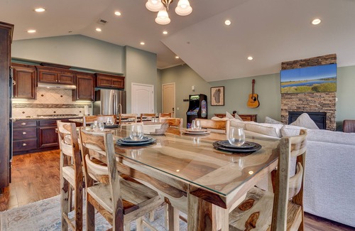 Tahoe Meadows Casa | Air Conditioning, Walk to Heavenly/ Lake/ Casinos, Grill, Fast Wifi – Tahoe Woods Lookout
