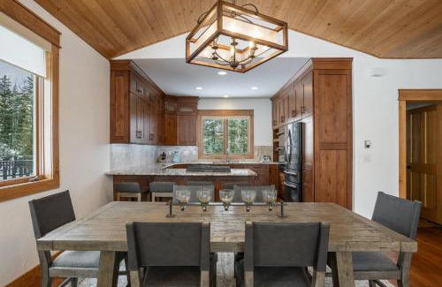 Steamboat Springs Casa | Air Conditioning & Heated Garage, Walking Distance to Steamboat Resort, Single Family Home
