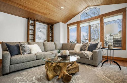 Steamboat Springs Casa | Air Conditioning & Heated Garage, Walking Distance to Steamboat Resort, Single Family Home
