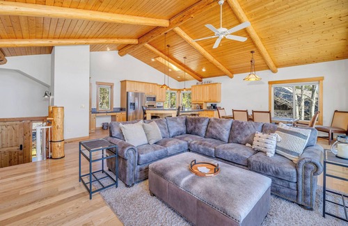 Three Rivers Casa | Air conditioning, on the Deschutes River, Kids friendly, quiet neighborhood