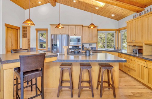 Three Rivers Casa | Air conditioning, on the Deschutes River, Kids friendly, quiet neighborhood