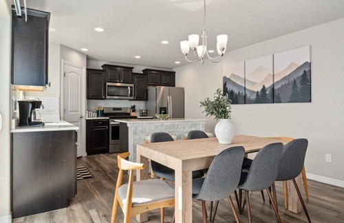 Colorado Springs Casa | Air Force Game Room - Families - Pikes Peak Views
