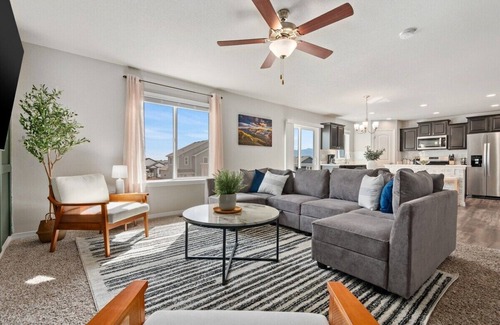 Colorado Springs Casa | Air Force Game Room - Families - Pikes Peak Views
