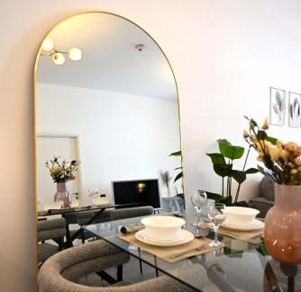 Motor City Apartamento | Air Homes - Stylish Urban Living in a Modern 1BR
